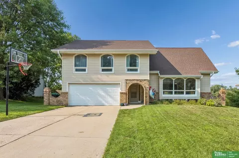 13778 Pierce St, Omaha, NE 68144