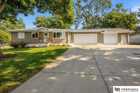 5826 Fay Blvd, Omaha, NE 68117