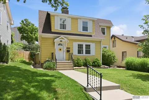 827 S 55th St, Omaha, NE 68106