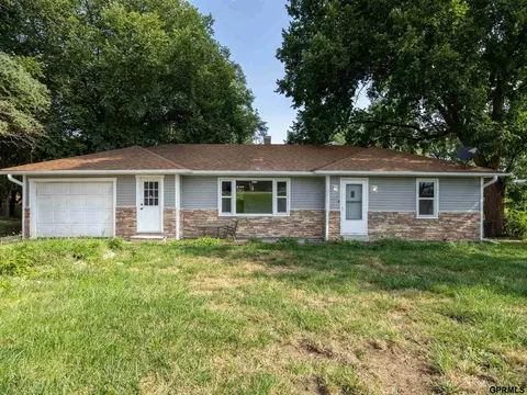 2612 W Chandler Rd, Bellevue, NE 68147