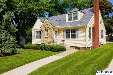 6302 Pierce St, Omaha, NE 68106