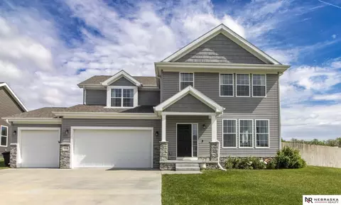 10348 White Pine Rd, Lincoln, NE 68527