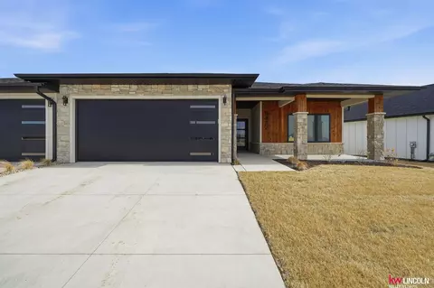 9450 S 87th St, Lincoln, NE 68526