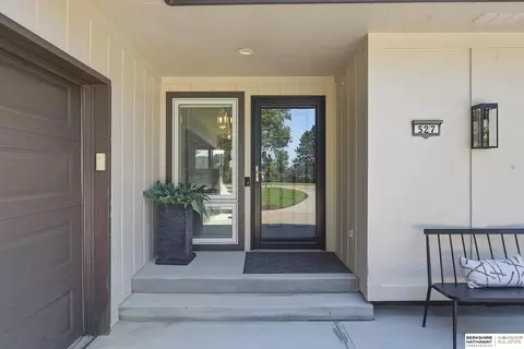Exterior - 527 Waterloo Dr, Waterloo, NE 68069 photo 3 of 9