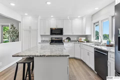 Kitchen - 527 Waterloo Dr, Waterloo, NE 68069 photo 1 of 2