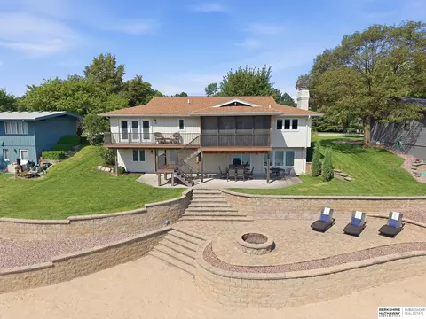 Exterior - 527 Waterloo Dr, Waterloo, NE 68069 photo 7 of 9