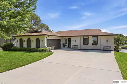 Exterior - 527 Waterloo Dr, Waterloo, NE 68069 photo 8 of 9