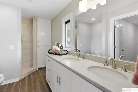 Bath - 527 Waterloo Dr, Waterloo, NE 68069 photo 2 of 5