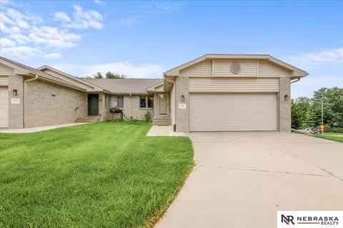 8041 Arrow Ridge Rd, Lincoln, NE 68506