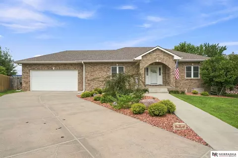 8610 Misty Blue Cir, Lincoln, NE 68505