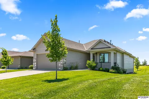1404 S 200 Avenue Cir, Omaha, NE 68130