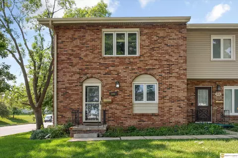 802 N 121st St, Omaha, NE 68154