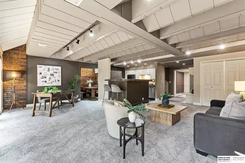 101 N 69 St #15, Omaha, NE 68132