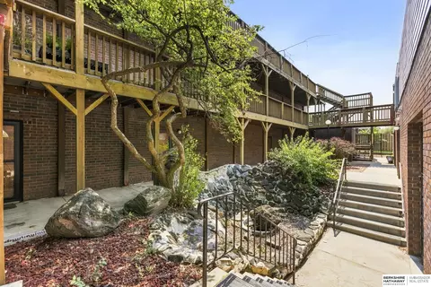 101 N 69 St #15, Omaha, NE 68132
