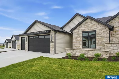 8015 S 43 St, Lincoln, NE 68516