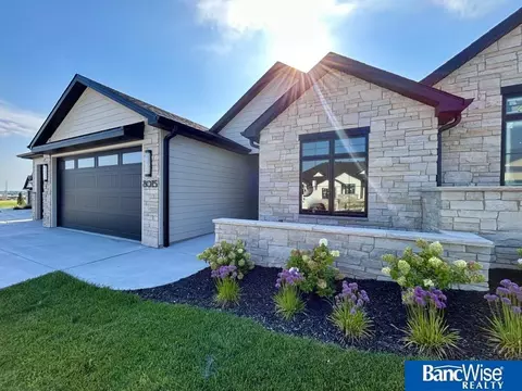 8015 S 43 St, Lincoln, NE 68516