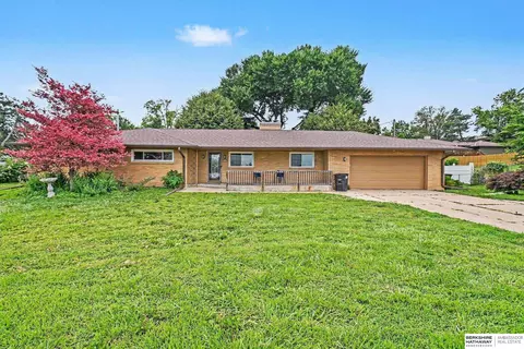 328 N 90th St, Omaha, NE 68114