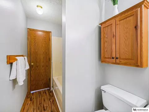 Bath - 311 E 17th Ave, Bellevue, NE 68005 photo 4 of 5