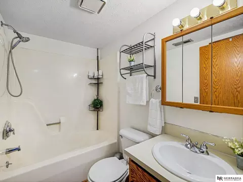 Bath - 311 E 17th Ave, Bellevue, NE 68005 photo 3 of 5