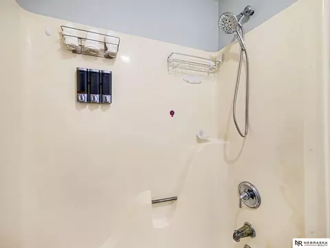 Bath - 311 E 17th Ave, Bellevue, NE 68005 photo 5 of 5