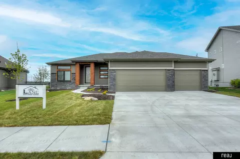 12501 Quail Dr, Bellevue, NE 68123