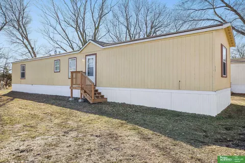 1075 W 8th St #20, North Bend, NE 68649