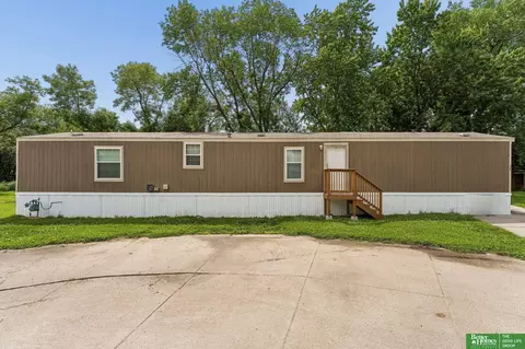 1075 W 8th St #12, North Bend, NE 68649