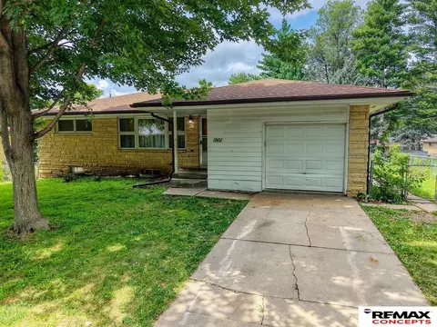 1801 E Manor Dr, Lincoln, NE 68506