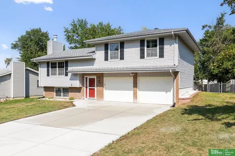 15107 Versaille St, Bellevue, NE 68123