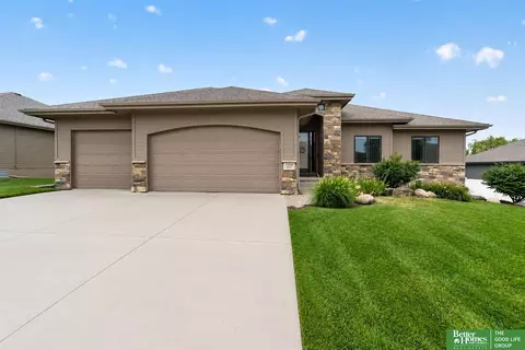 12068 S 79th St, Papillion, NE 68046