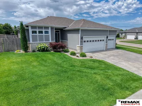 6301 Kelsey Ln, Lincoln, NE 68516