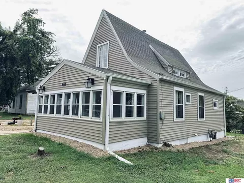 714 9th St, Fairbury, NE 68352