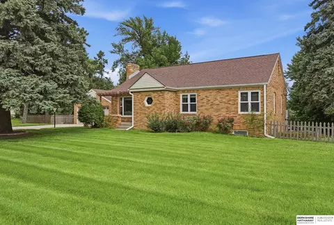 3711 Aurora Dr, Omaha, NE 68134