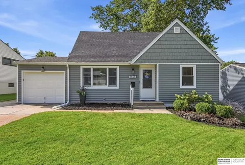 4625 Valley St, Omaha, NE 68106
