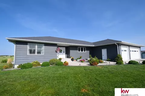 Exterior - 114 Sunset Dr, Hebron, NE 68370 photo 6 of 14