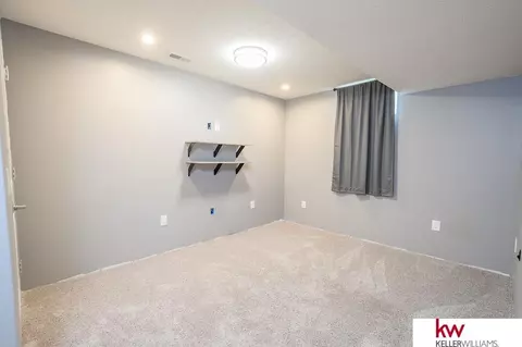 Bedroom - 114 Sunset Dr, Hebron, NE 68370 photo 4 of 5