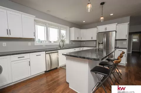 Kitchen - 114 Sunset Dr, Hebron, NE 68370 photo 4 of 5
