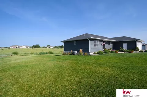 Exterior - 114 Sunset Dr, Hebron, NE 68370 photo 7 of 14