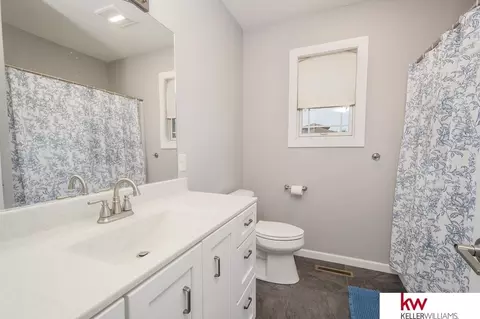 Bath - 114 Sunset Dr, Hebron, NE 68370 photo 3 of 4