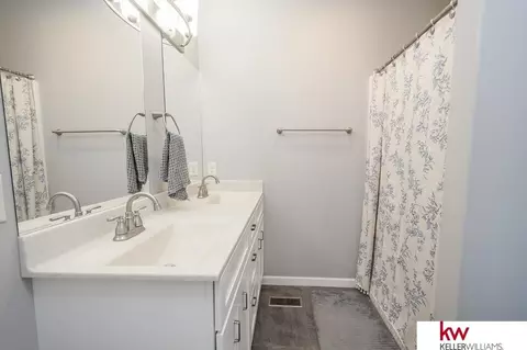 Bath - 114 Sunset Dr, Hebron, NE 68370 photo 2 of 4