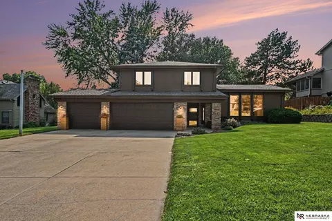 1012 N 128th St, Omaha, NE 68154