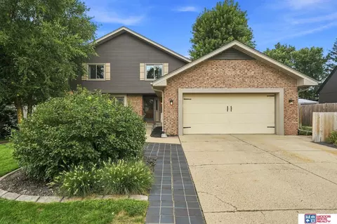 6408 Tanglewood, Lincoln, NE 68516