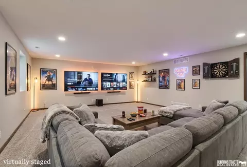 7121 Lilee Ln, Lincoln, NE 68516