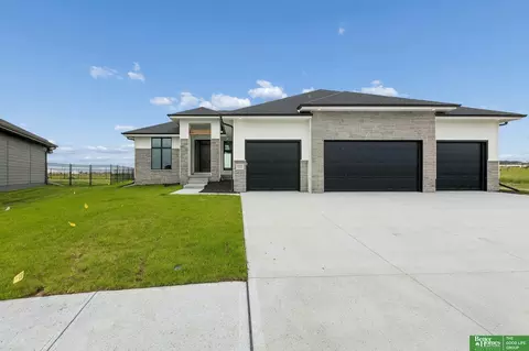 19505 Allied St, Elkhorn, NE 68022
