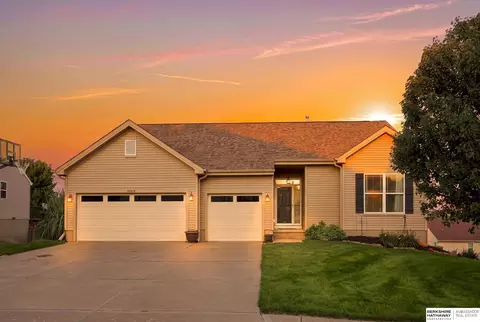 10909 S 111th St, Papillion, NE 68046