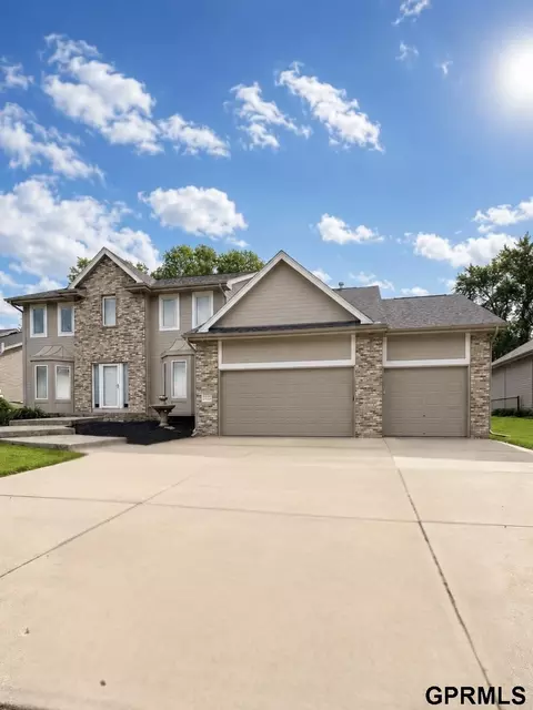 7417 S 93 St, La Vista, NE 68128
