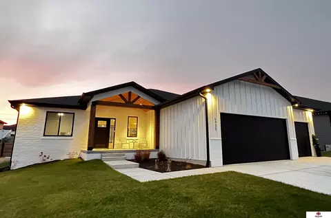 9435 Breashears St, Lincoln, NE 68516