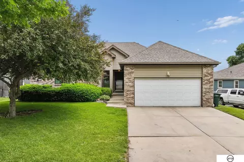 7412 Collister Rd, Lincoln, NE 68516