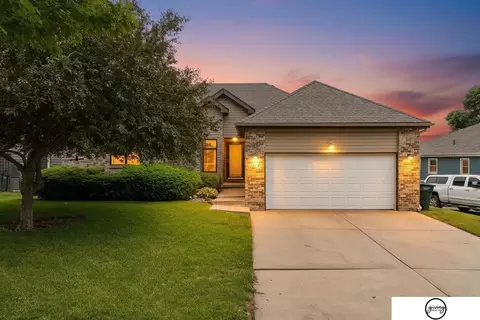 7412 Collister Rd, Lincoln, NE 68516