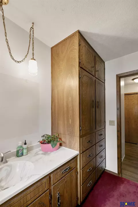 Bath - 603 E Fillmore Ave, De Witt, NE 68341 photo 2 of 4